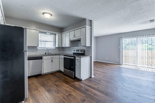 Building Photo - 4828 Wellesley Ave Rental