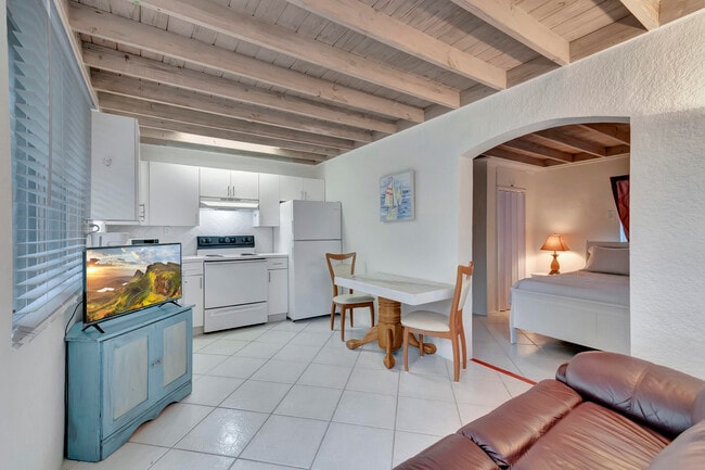 Photo - 320 SE 4th Ave