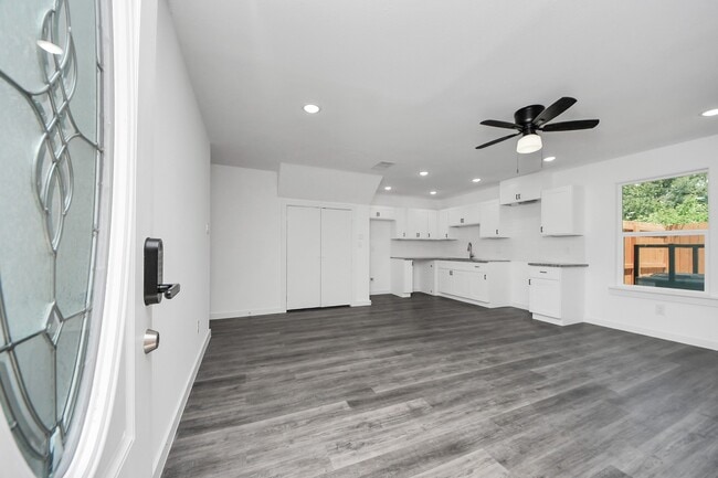 Building Photo - 2322 Wavell St