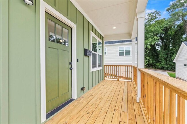 Photo - 128 Hilltop Dr SW