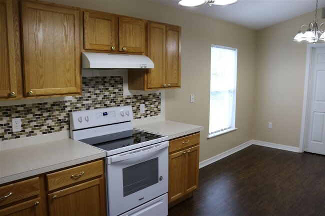 Photo - 132 King Arthur Ct