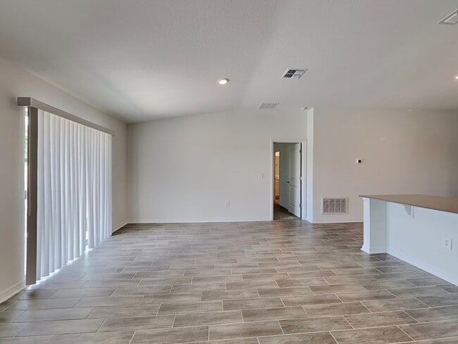 Photo - 755 Staffora St