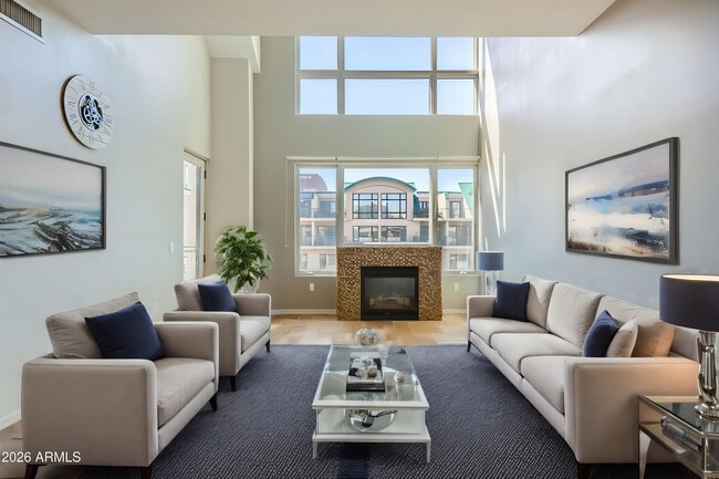 Building Photo - 17 W Vernon Ave Unit 615