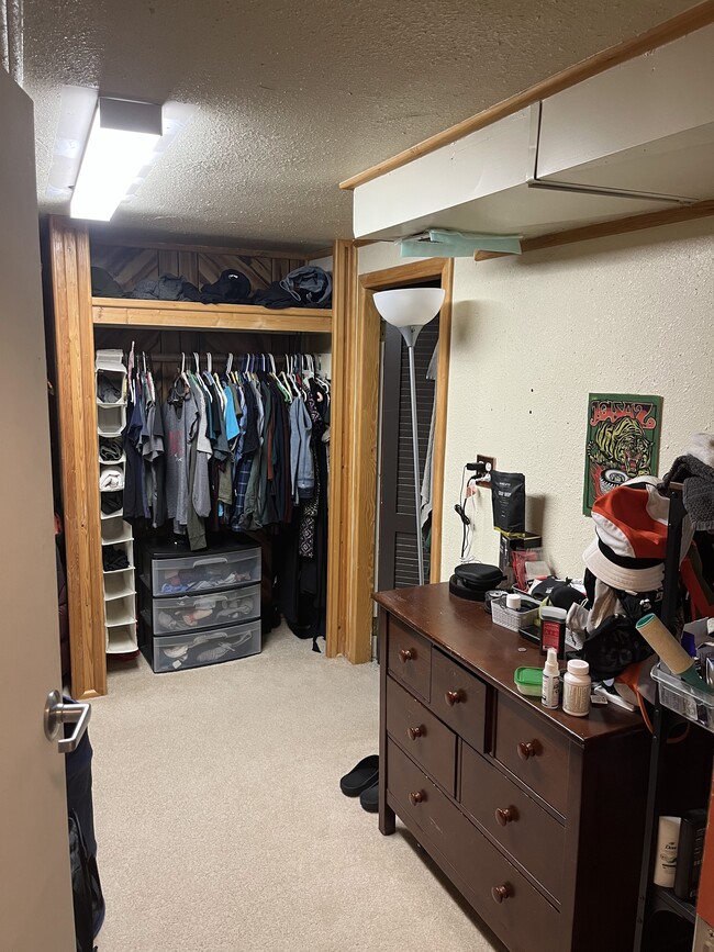 Photo - 470 S 39th St