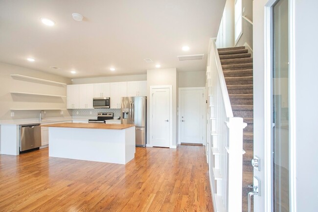 Photo - 3637 Hydes Ferry Rd