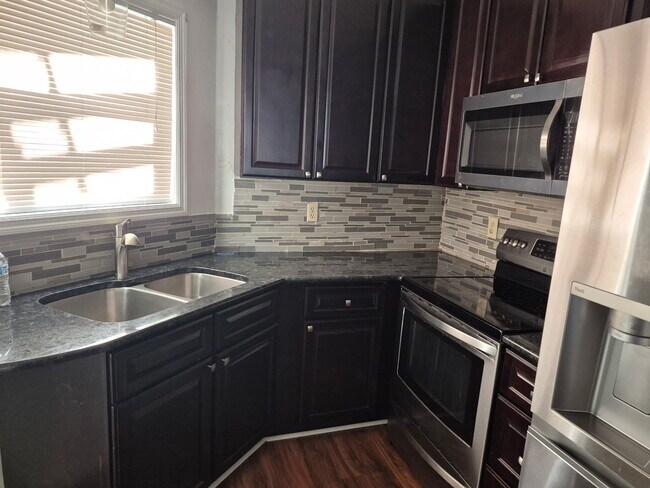 Photo - 1004 Brookhollow Dr