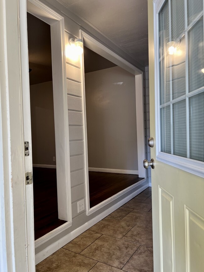 Photo - 107 N Gillette Ave