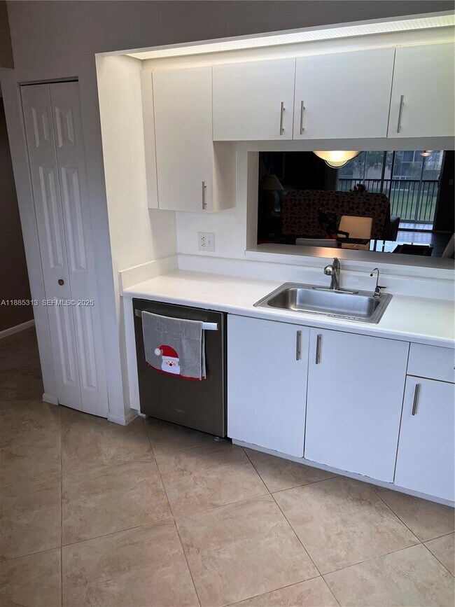 Photo - 12550 SW 15th St Unidad 307E