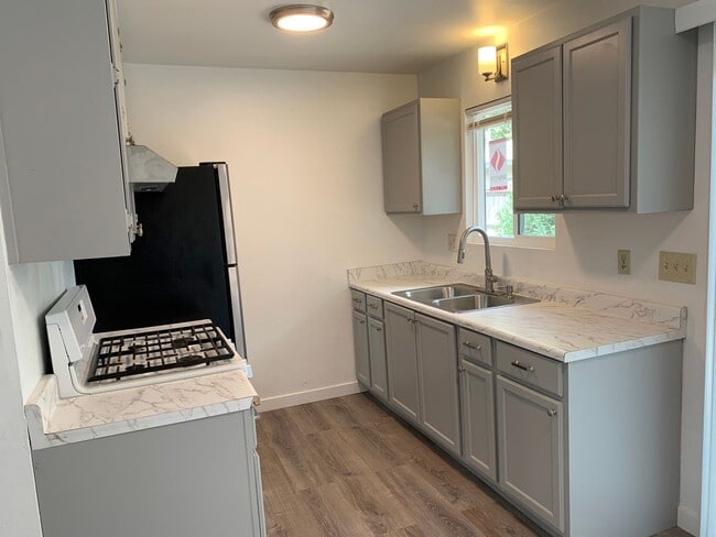 Building Photo - 2915 PARK Unit C