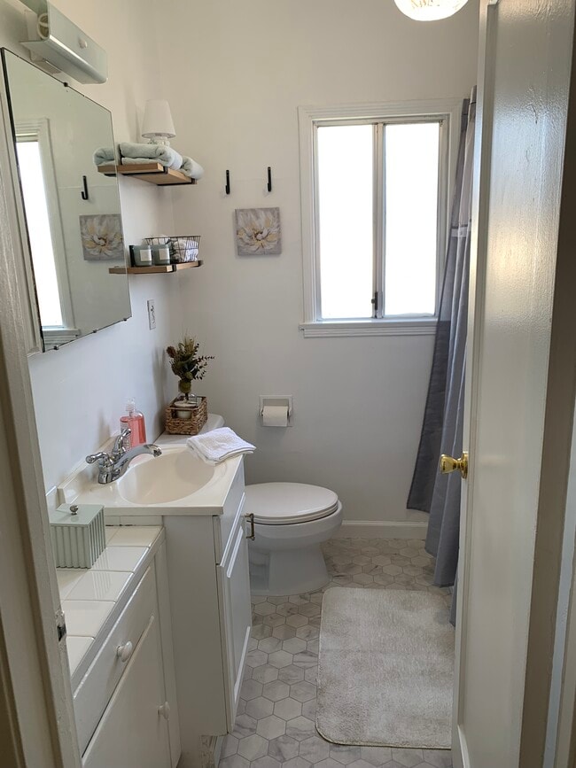Bathroom - 4092 Howard Ave