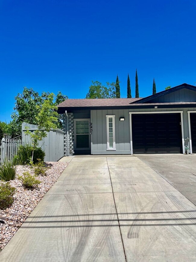 LARKSPUR 2431-2433 - LARKSPUR 2431-2433 Apartment Unit 2431