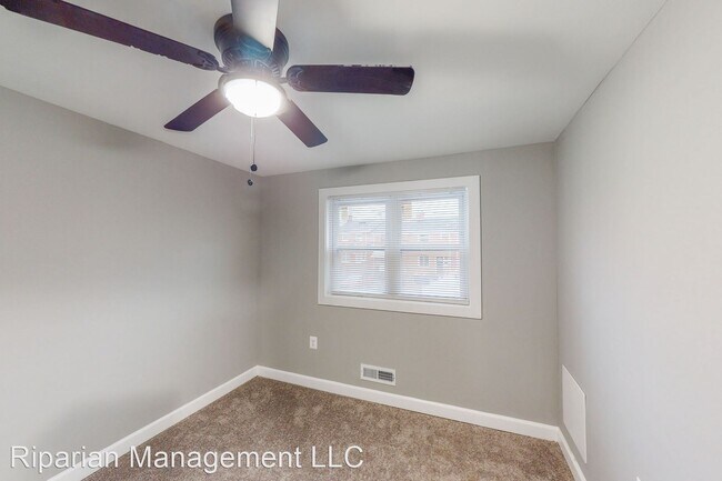 Photo - 2 br, 1 bath House - 4722 Vancouver Road