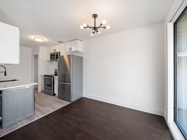 Photo - Royal Oakland Apartments