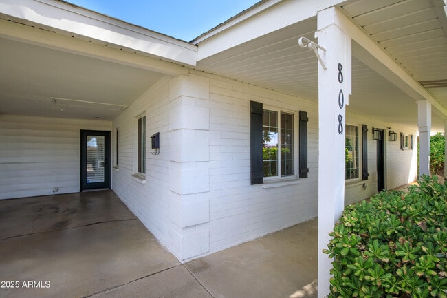 808 E Cavalier Dr