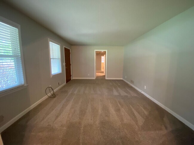 Photo - Move-In Ready Ranch in the Heart of Elgin!