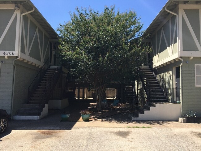 Building Photo - AVAILABLE: 2 BR-1 BA Hyde Park Condo / Laminate Wood Floors / Close to UT and Downtown