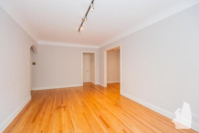 Building Photo - 0 bedroom in CHICAGO IL 60640 Unit STUDIO Rental