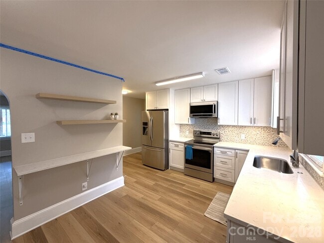 Photo - 833 Mohigan St