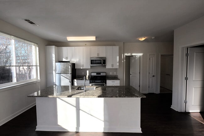 Building Photo - One Glover