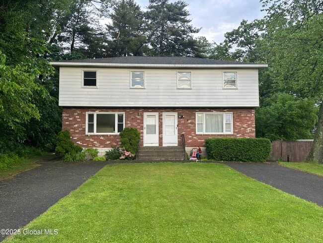 Photo - 261 Old Niskayuna Rd Townhome