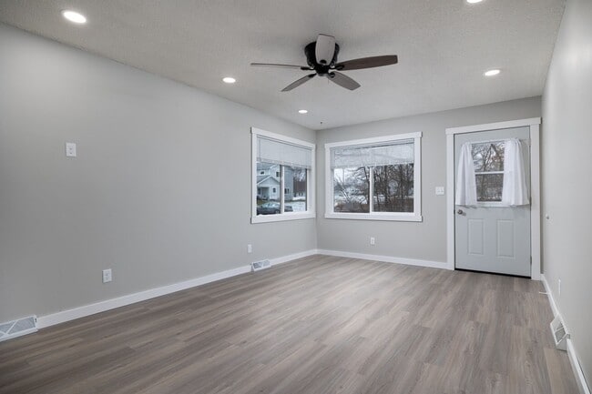 Photo - 927-933 Park Ave W Unit 933