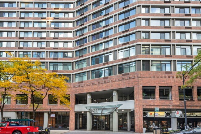 Building Photo - 211 E Ohio St Unit 1711