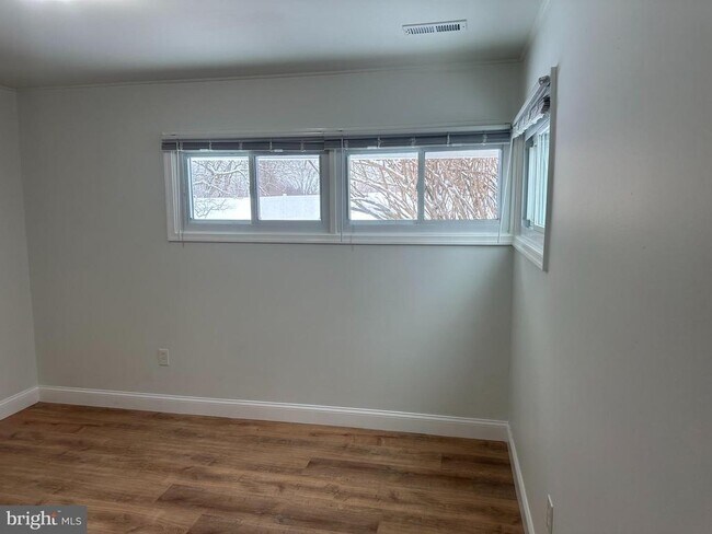 Photo - 18 Nestingrock Ln