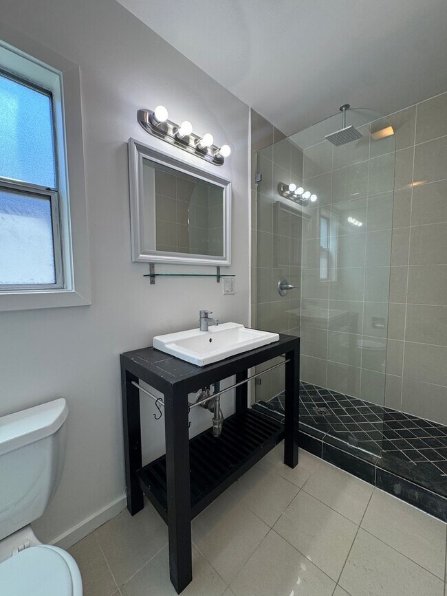 Photo - 1154 Venice Blvd