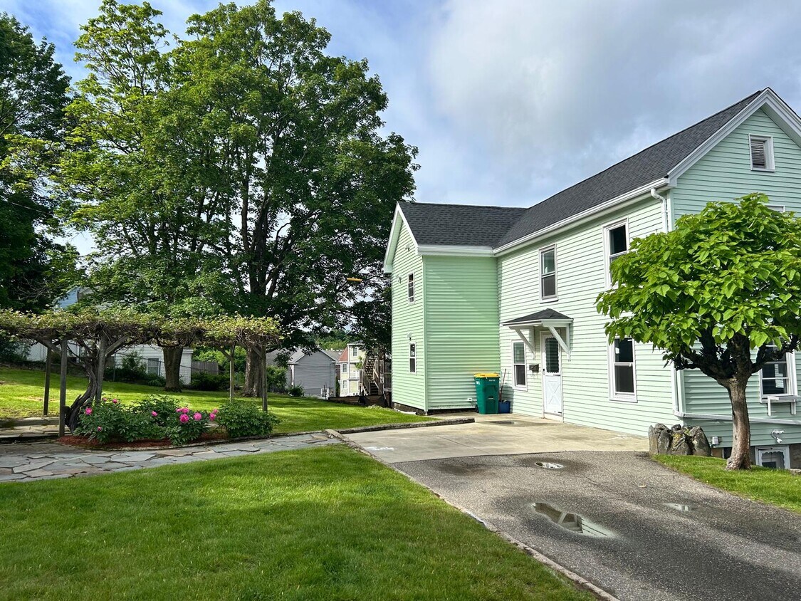 Single house - 19 1/2 Hovey St (Woburn, MA)