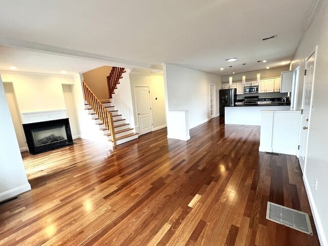 Building Photo - 143 Grovers Ave