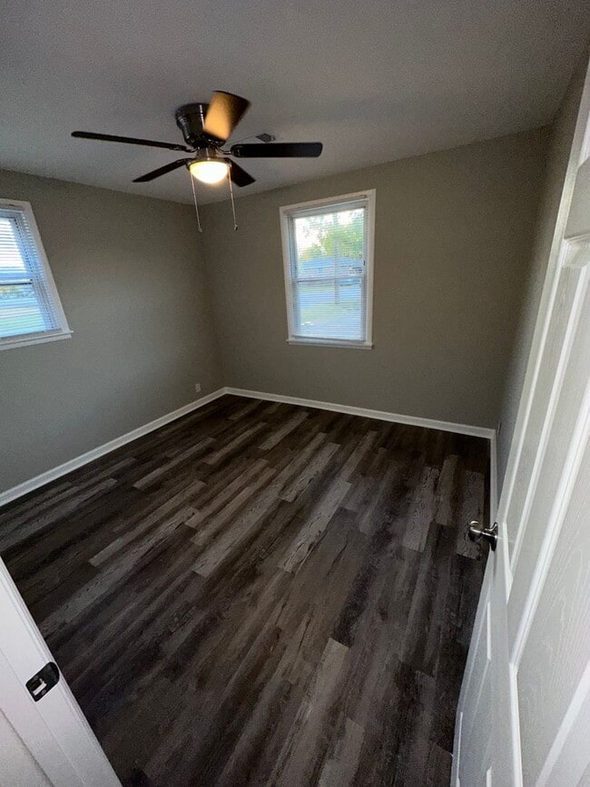 Photo - 725 Kent Dr Unit B