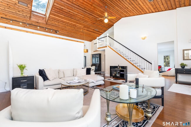 Photo - 9 Belshyre Ct