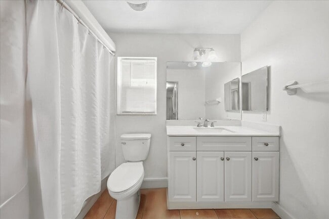 Building Photo - 3080 Linwood Ave Unit One