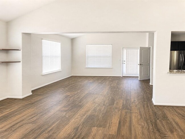 Photo - 617 Cortona Ln