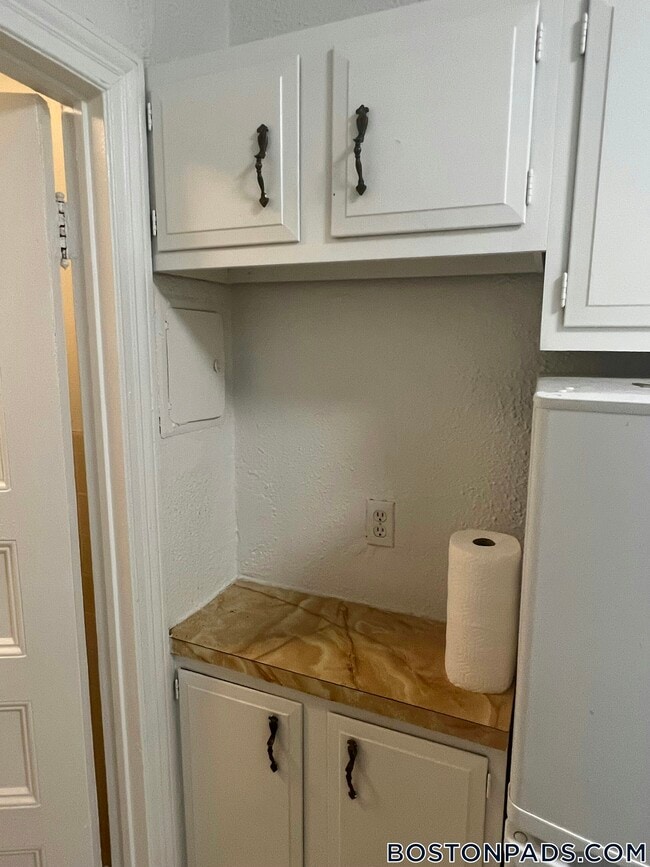 Building Photo - 1223 Beacon St Unit 403