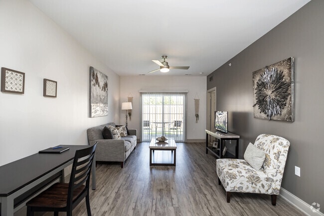 1BR,1BA - 820 SF
