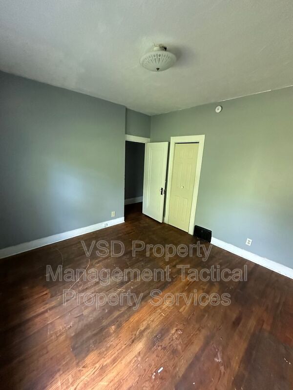 Photo - 3281 E 143rd St Unidad #1