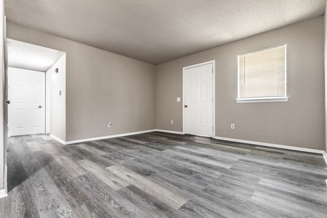 Photo - 918 Delmar Cir