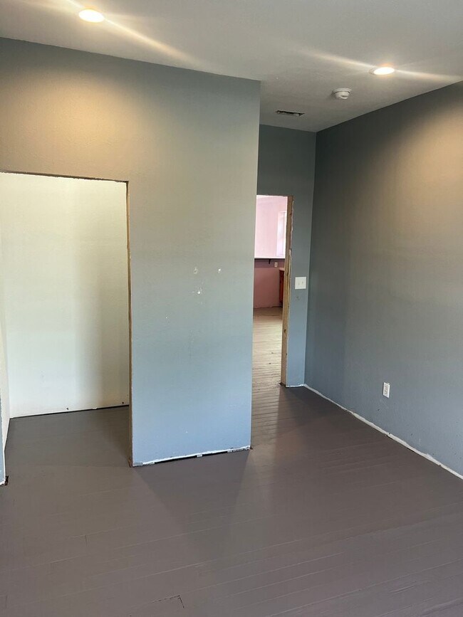 Photo - 513 Main St