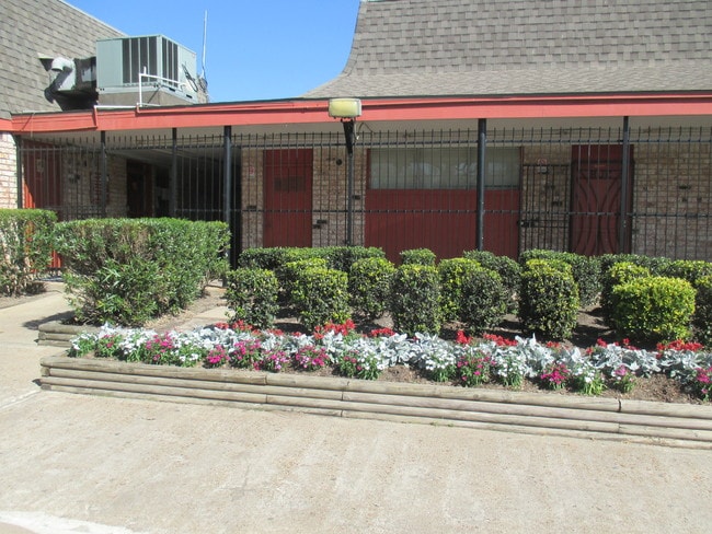 We take pride in keeping your home beautiful!