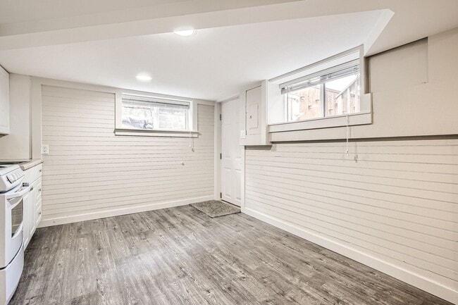 Photo - Charming 1Bed/1Bath Daylight Basement in Desirable Wallingford Triplex! Unit C