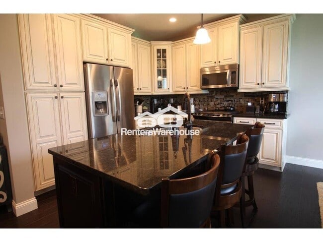 Photo - 8411 Larch Ln N