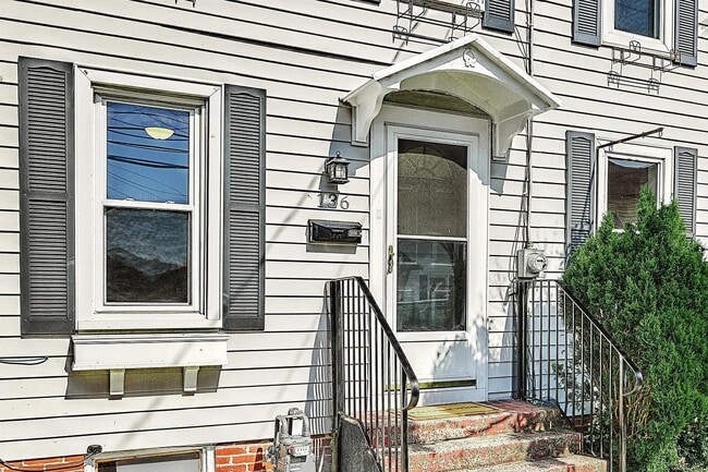 Photo - 136 West St