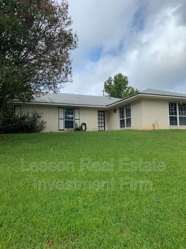 Building Photo - 302 Avenida Dr Rental