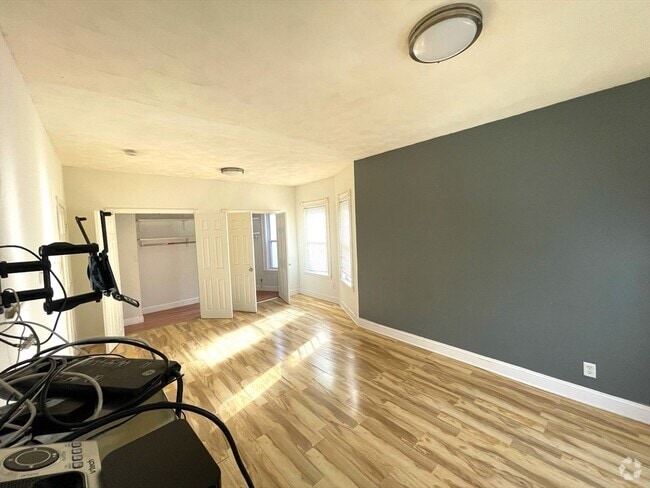 Building Photo - 8 Dane St Unit 2 Rental