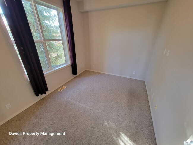 Photo - 4831-104A 104a St NW