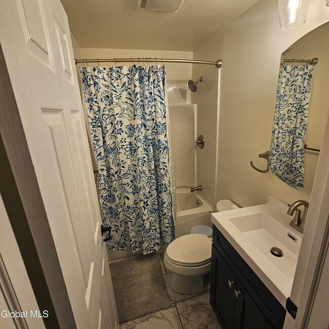 89 4th St Unit 2