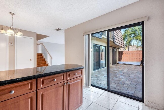 Photo - 941 Springdale Cir