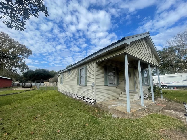 Building Photo - 5115 N Main St