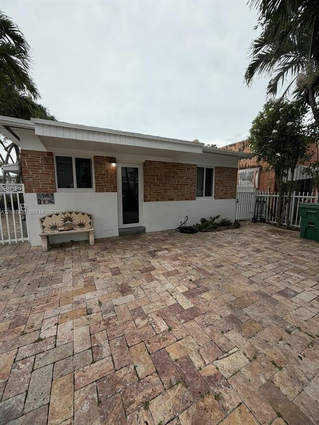 Building Photo - 3115 NW 23rd Ave Unit 0